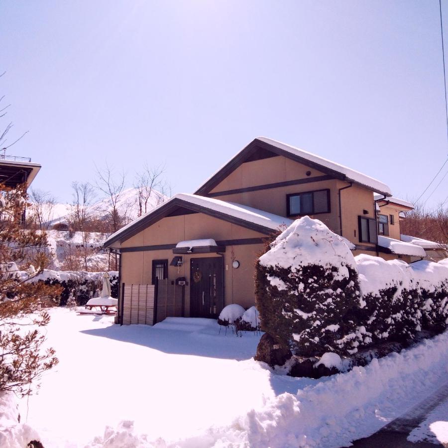 富士の樱house 宝栄 Villa Fujikawaguchiko Buitenkant foto