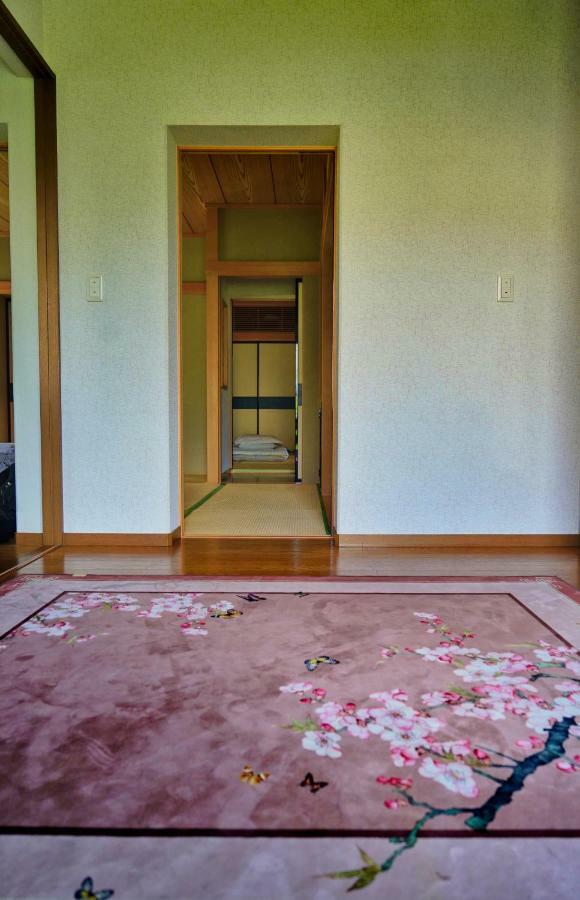 富士の樱house 宝栄 Villa Fujikawaguchiko Buitenkant foto
